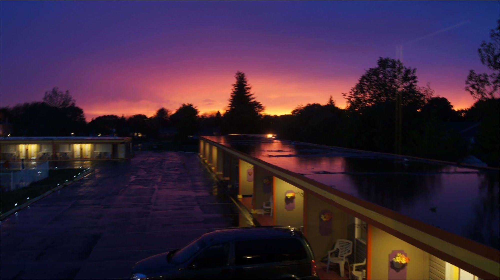 Harmony Inn Годерич Екстериор снимка